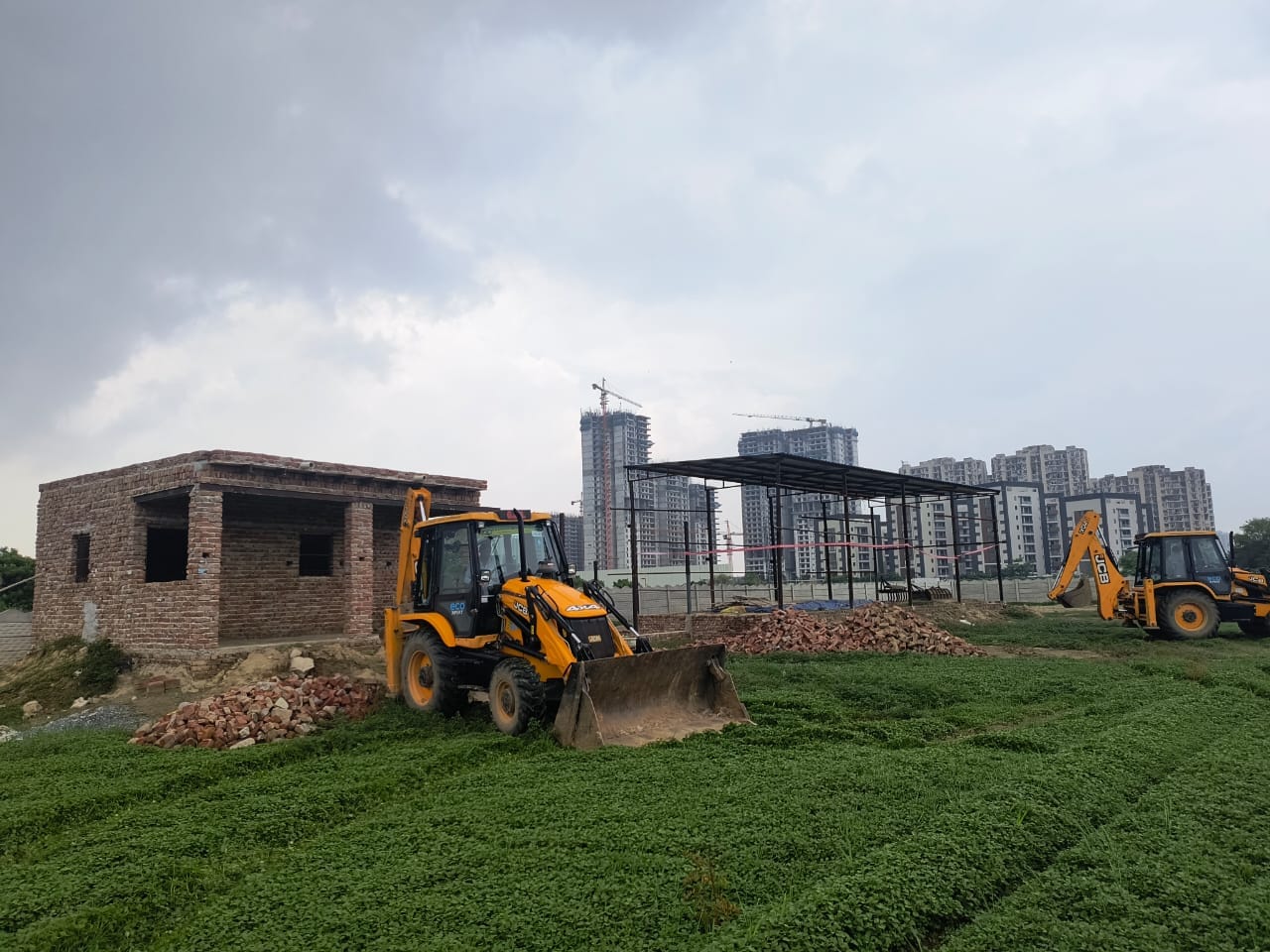 बम्हेटा में अवैध अतिक्रमण को हटाने पहुंची गाजियाबाद विकास प्राधिकरण की टीम। स्रोत जी डी ए