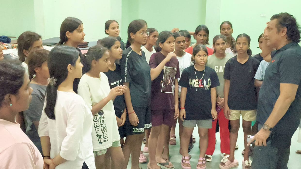 Team arrives in Ayodhya for the state-level women's basketball and handball competition