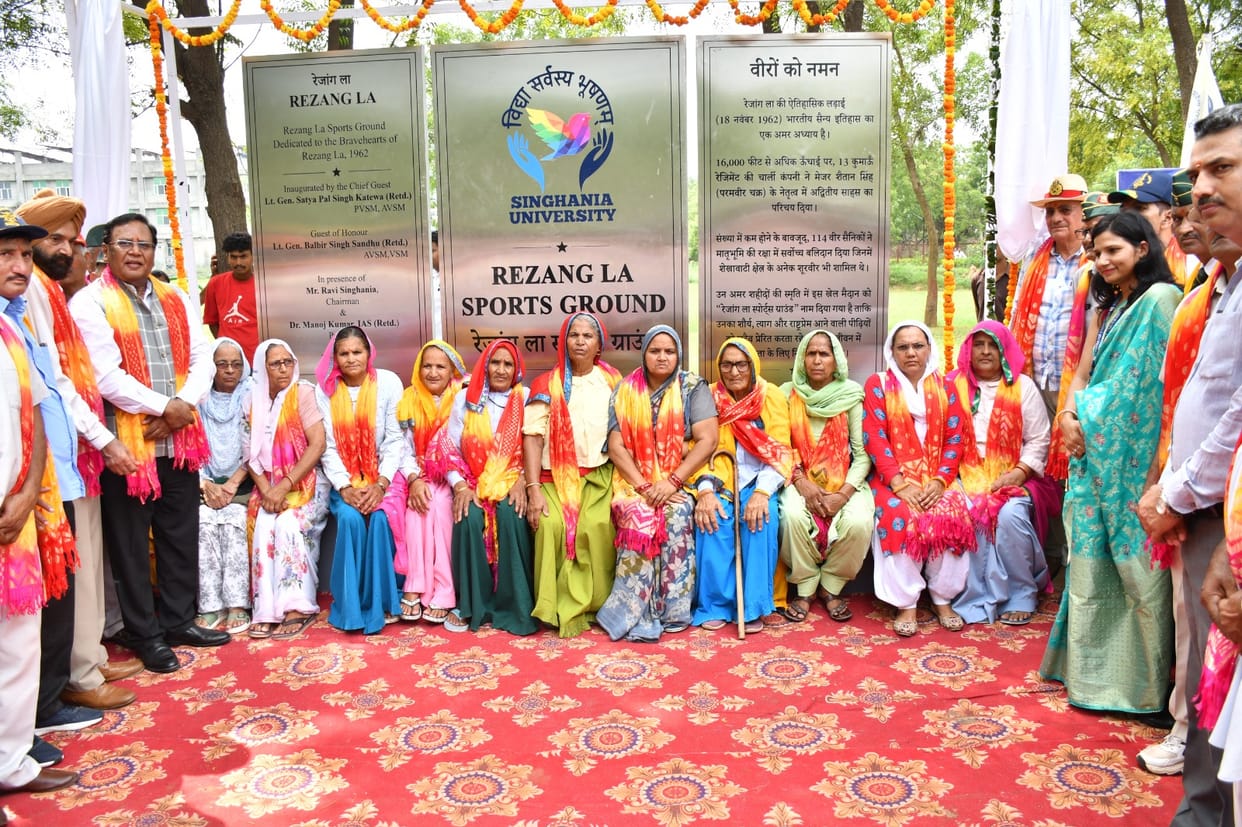 Paid tribute to the martyrs of the Kargil War.
