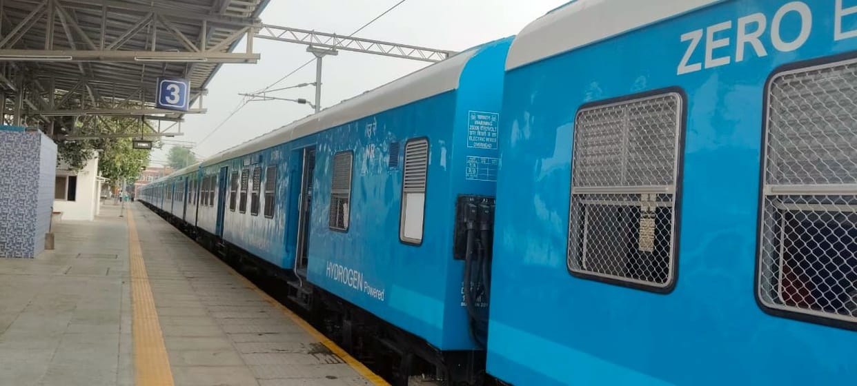 Hydrogen train completes 1,000-km journey without a hitch; Railway Minister calls it a major achievement.