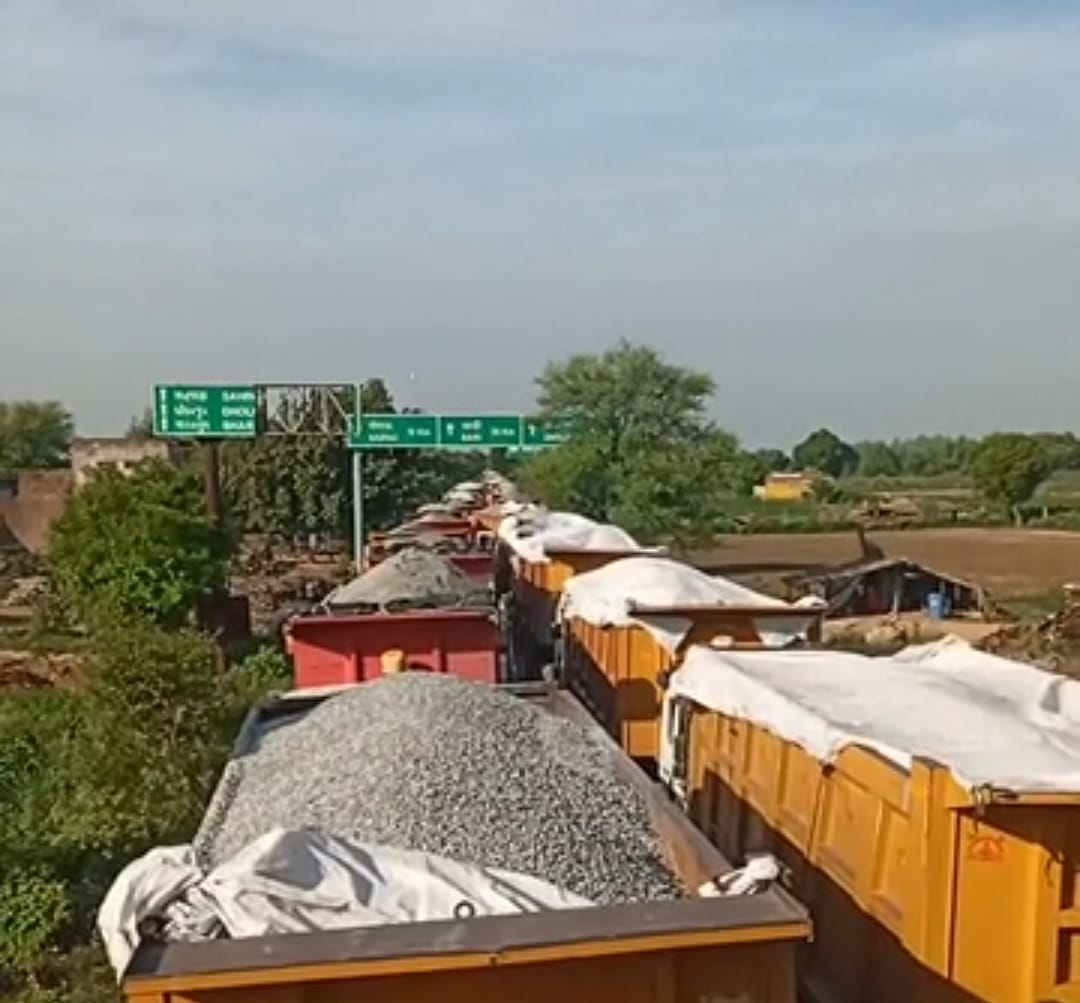 Wheels of hundreds of trucks came to a halt at the Rajasthan border in Kheragarh.