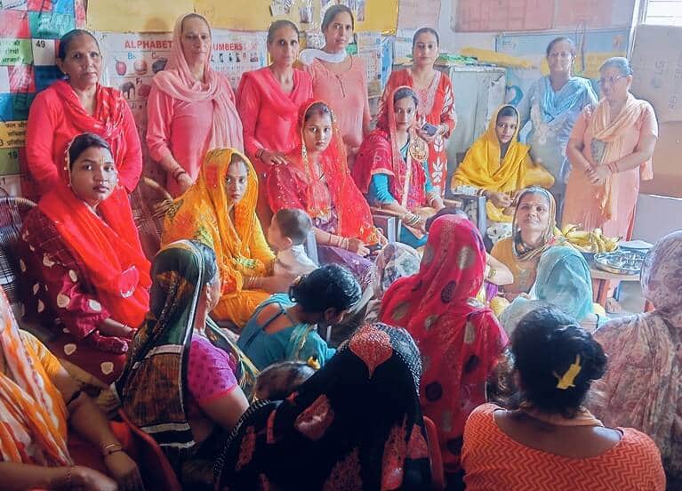 फोटो-53: शक्ति नगर आंगनवाड़ी केंद्र में आयोजित कार्यक्रम में भाग लेती महिलाएं। स्रोत विभाग