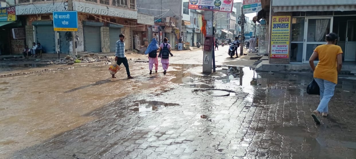 Businesses at Balaji Chowk affected by sewage overflow, stench, and filthy water.