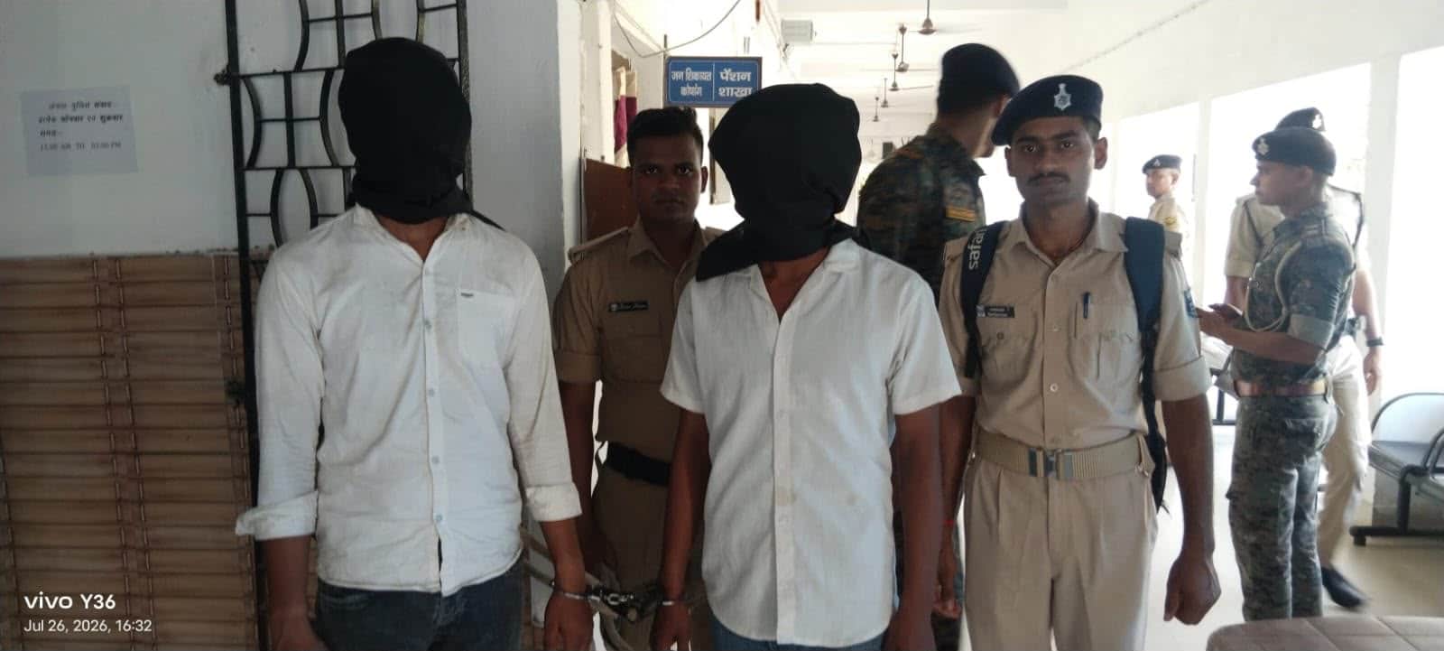 पुलिस की गिरफ्त में आरोपी