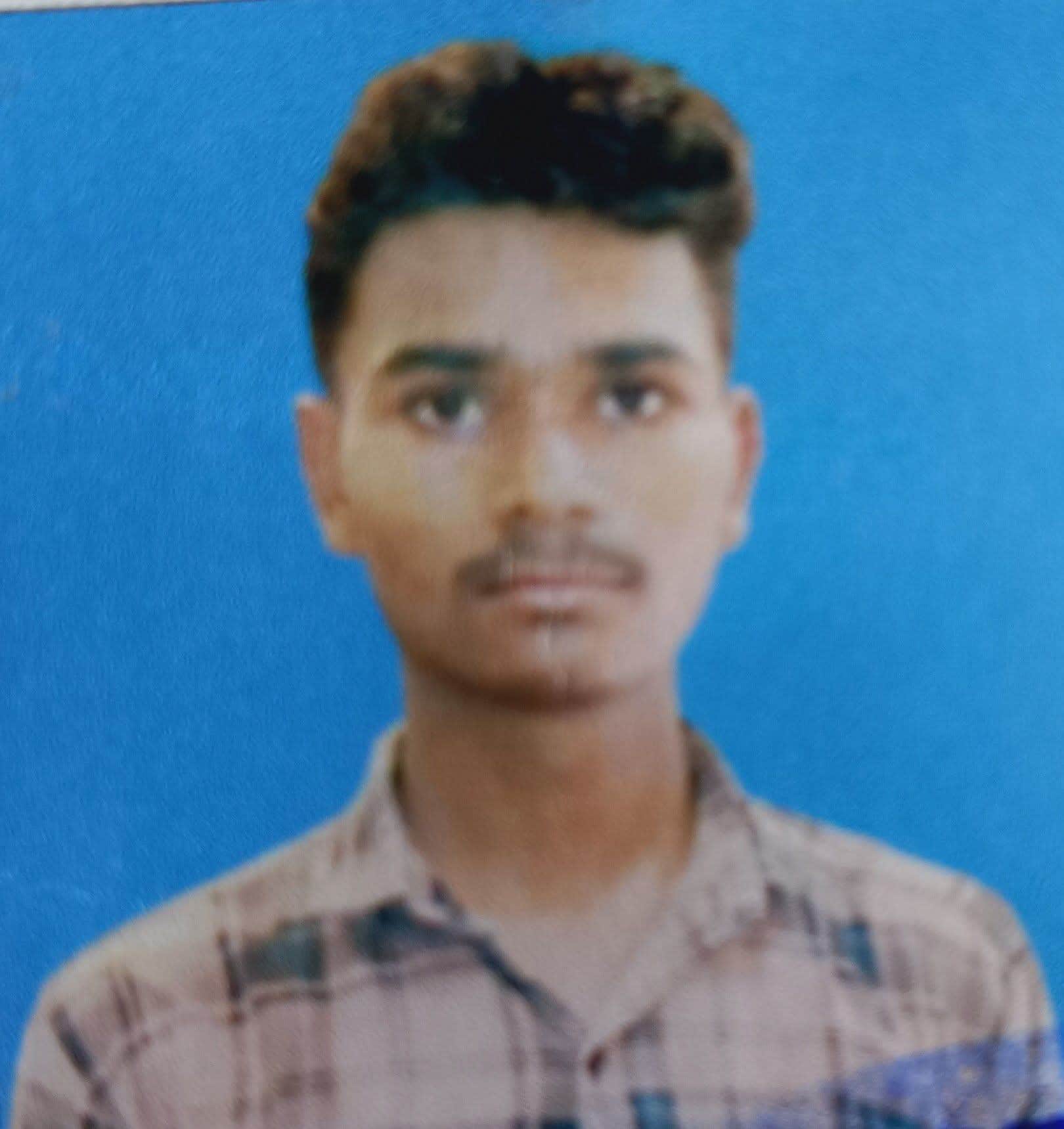 गायघाट निवासी मृतक छात्र सनूप यादव की फाइल फोटो