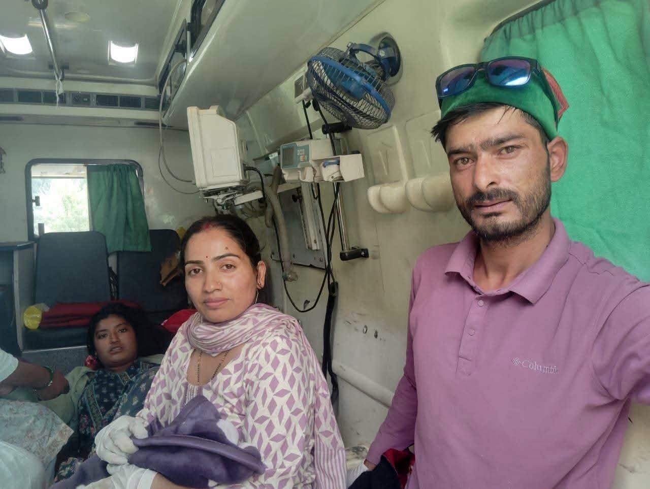 जाहौल के दालंग मिलिट्री कैंप के समीप एबुलेंस में मेडिकल तकनीशियन जयललिता ने सुरक्षित करवाई डिली