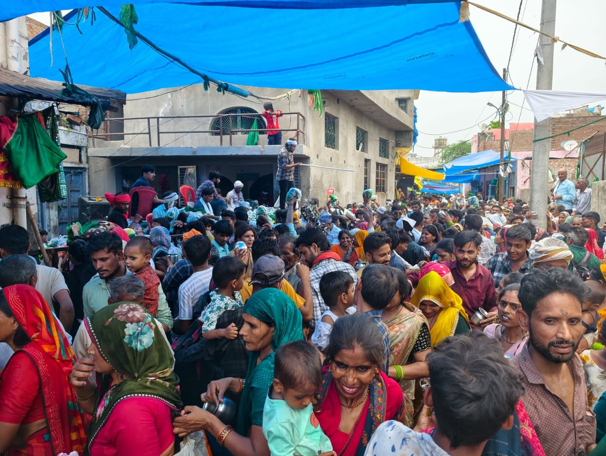 Crowd of devotees surges on the final Saturday.