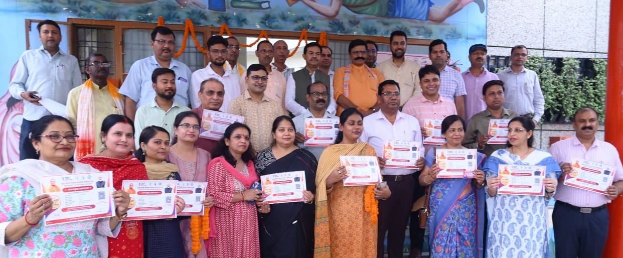 Chief Minister's Cashless Medical Scheme for Teachers Launched; Teachers Receive Cards