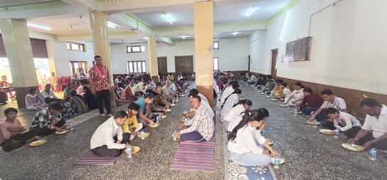 Crowd of devotees thronged the Kheer Bhandara.