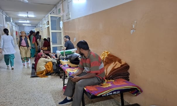 Six more jaundice patients admitted to hospital; six discharged.