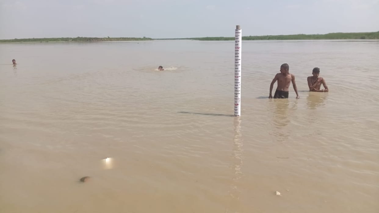 Saryu and Rapti rivers begin to recede; rate of erosion intensifies.