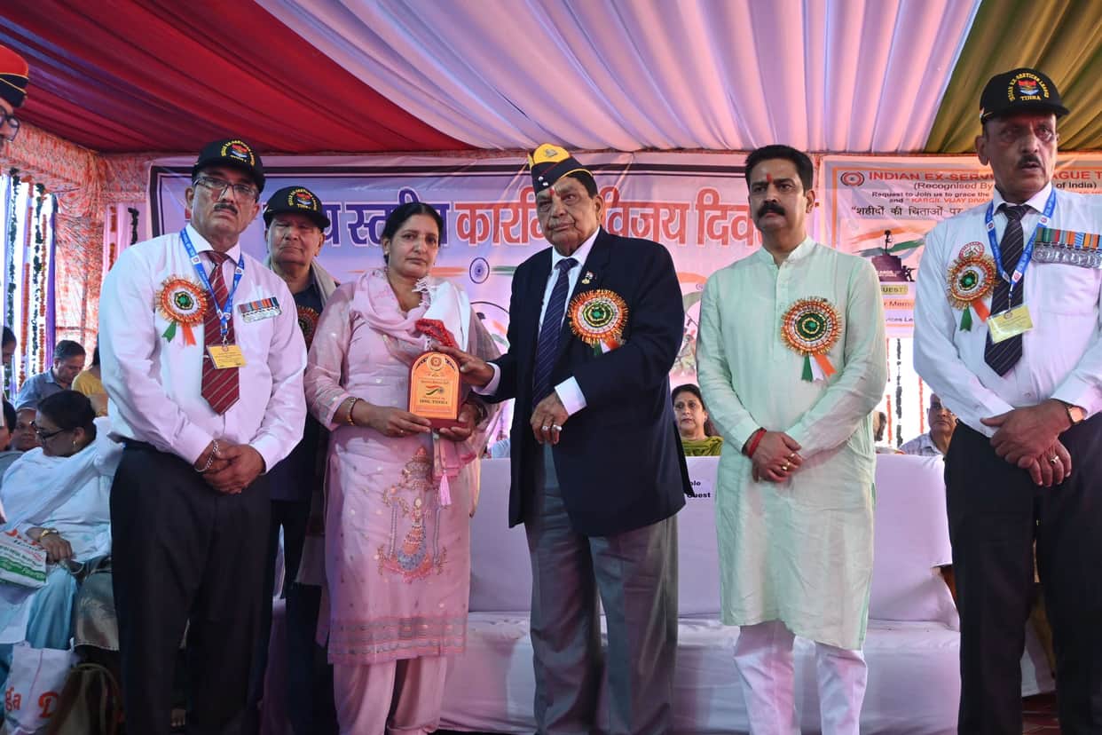 Honoured brave women and the families of martyrs.