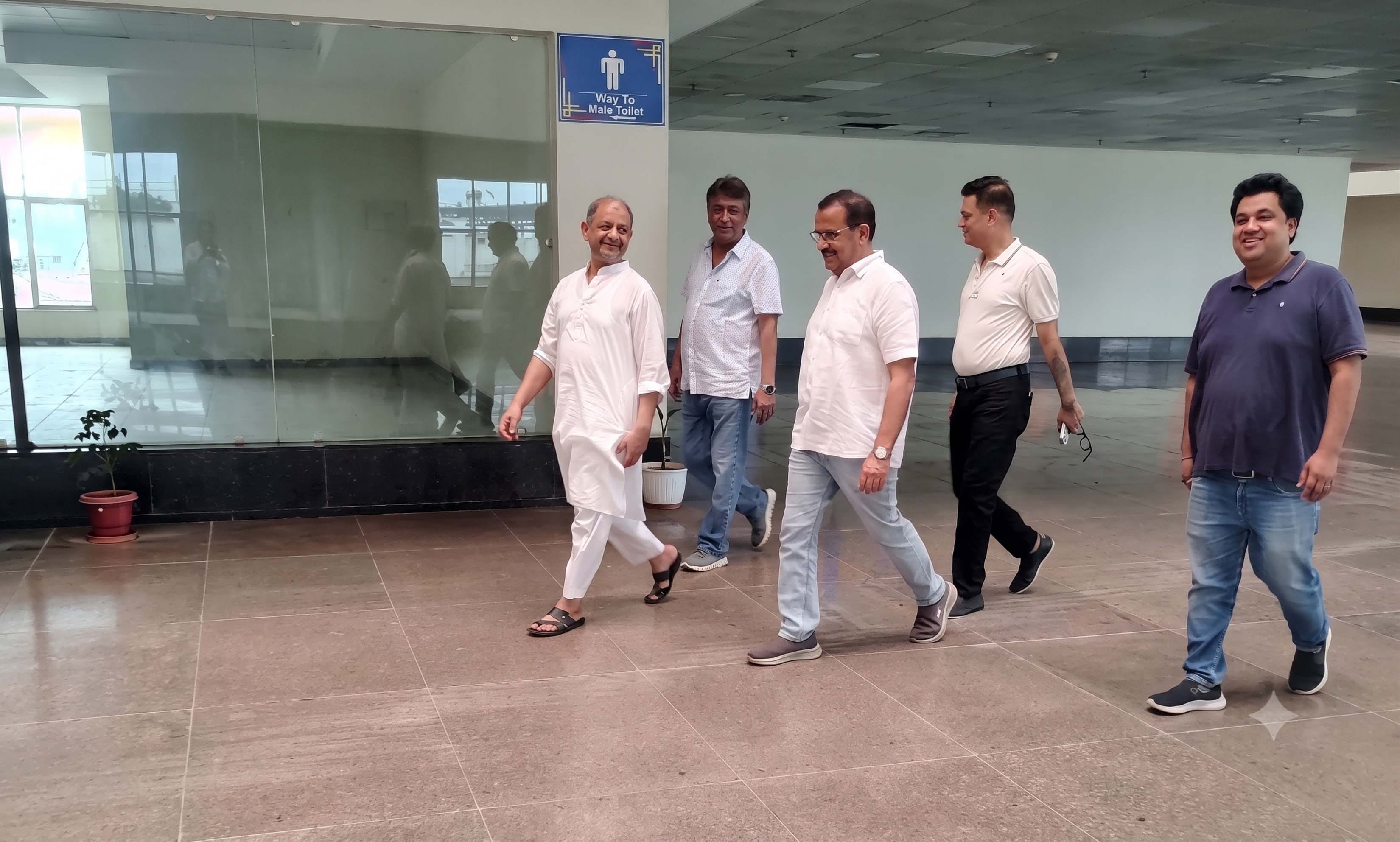 कारपेट एक्सपो मार्ट का जायजा लेते सीईपीसी प्रशासनिक सदस्यगण। स्रोत- सीईपीसी