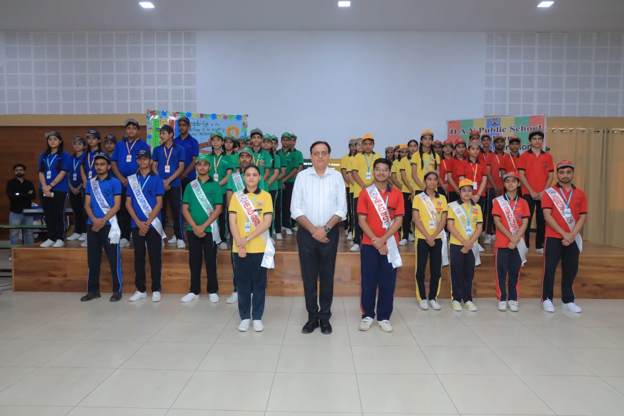 Ayush becomes Head Boy, Sakshi becomes Head Girl