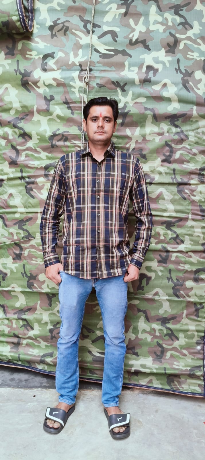 खुर्जा के सौंदा हबीबपुर गांव में हुए सड़क हादसे में मृतक सौरभ का फाइल फोटो। स्रोत फाइल फोटो