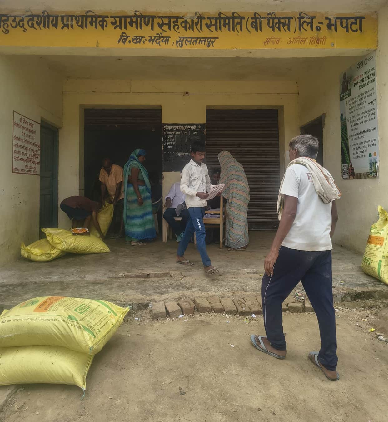 Rajasthan Fertiliser Paradox: Warehouses Full, Farmers Still Struggle for Supply