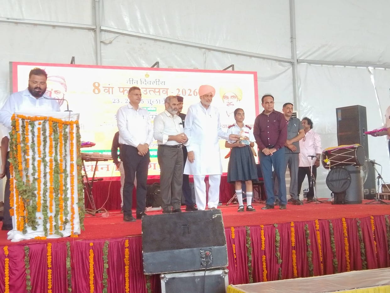 Nidhi got first place in the painting competition in Fruit Festival-2026