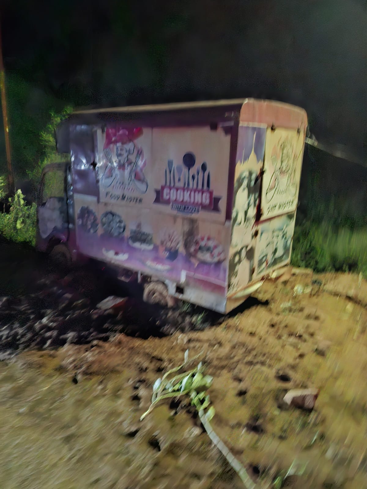 A snack shop in Pendra was set on fire, and a magic van was gutted; a search began for unidentified accused.