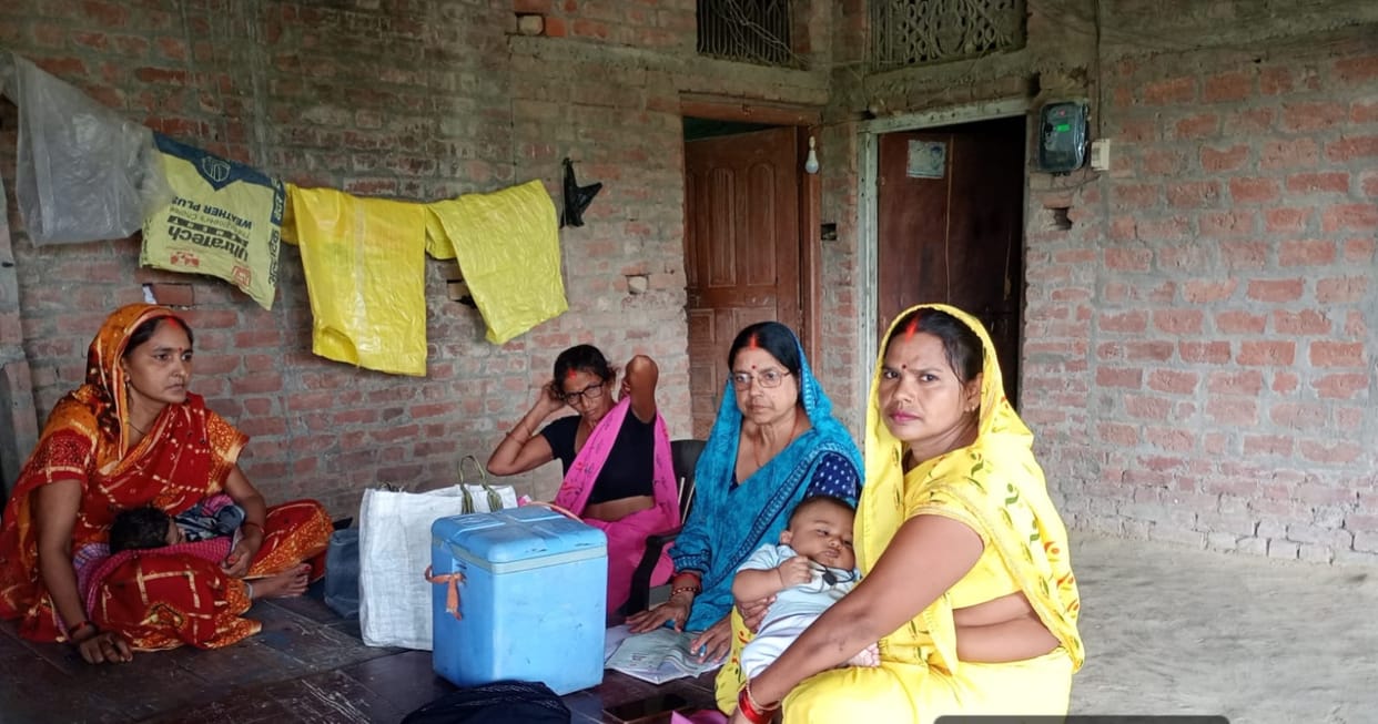 Health workers went door-to-door to raise awareness among the people.