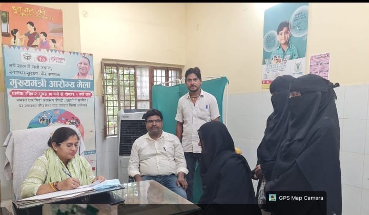 Long queues of diabetes and skin patients.