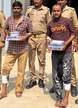 Two wanted inter-district suspects in a theft case arrested following an encounter; sustained gunshot wounds to the legs.