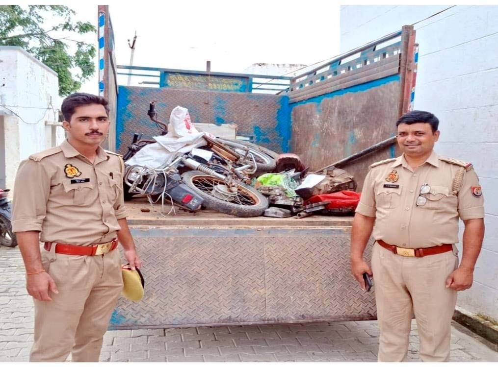 Gang dismantling and selling car and bike parts busted.
