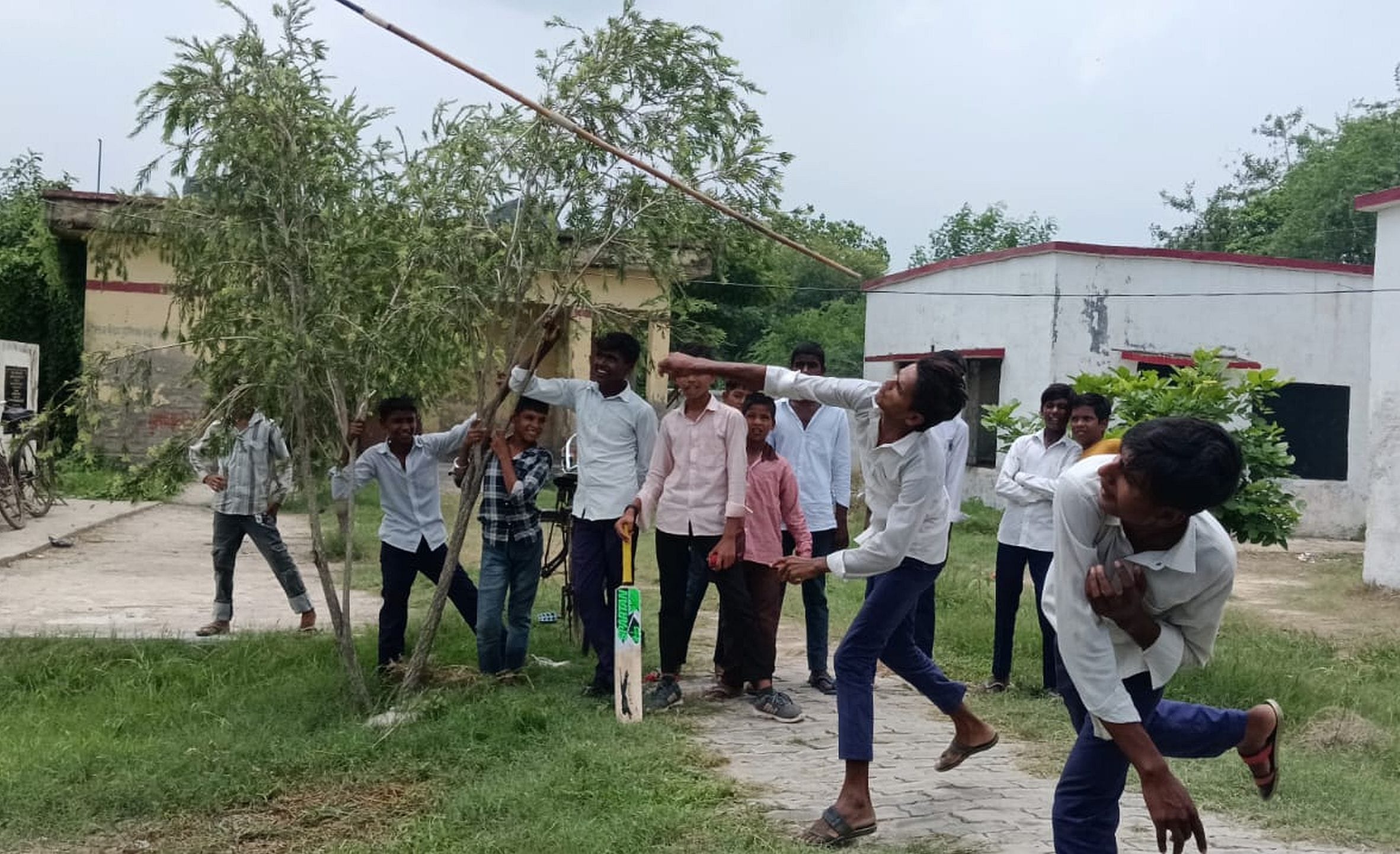 राजकीय हाईस्कूल पीढ़ी में आयोजित प्रतियोगिता में प्रतिभाग करते प्रतिभागी। स्रोत: विद्यालय प्रबं