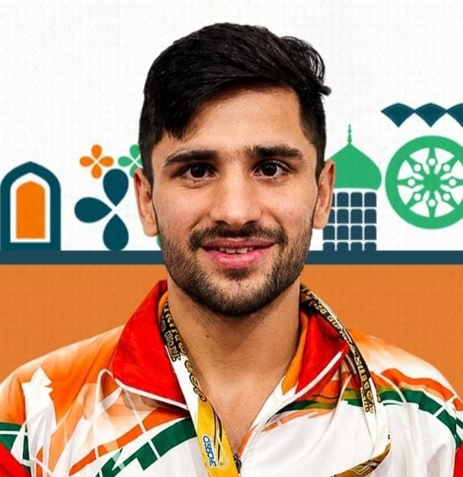 Sachin Siwach reached the Round of 16 by defeating the Canadian boxer 4-1.