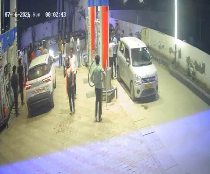 Youths attacked with sticks and rods at CNG pump; car windows smashed.