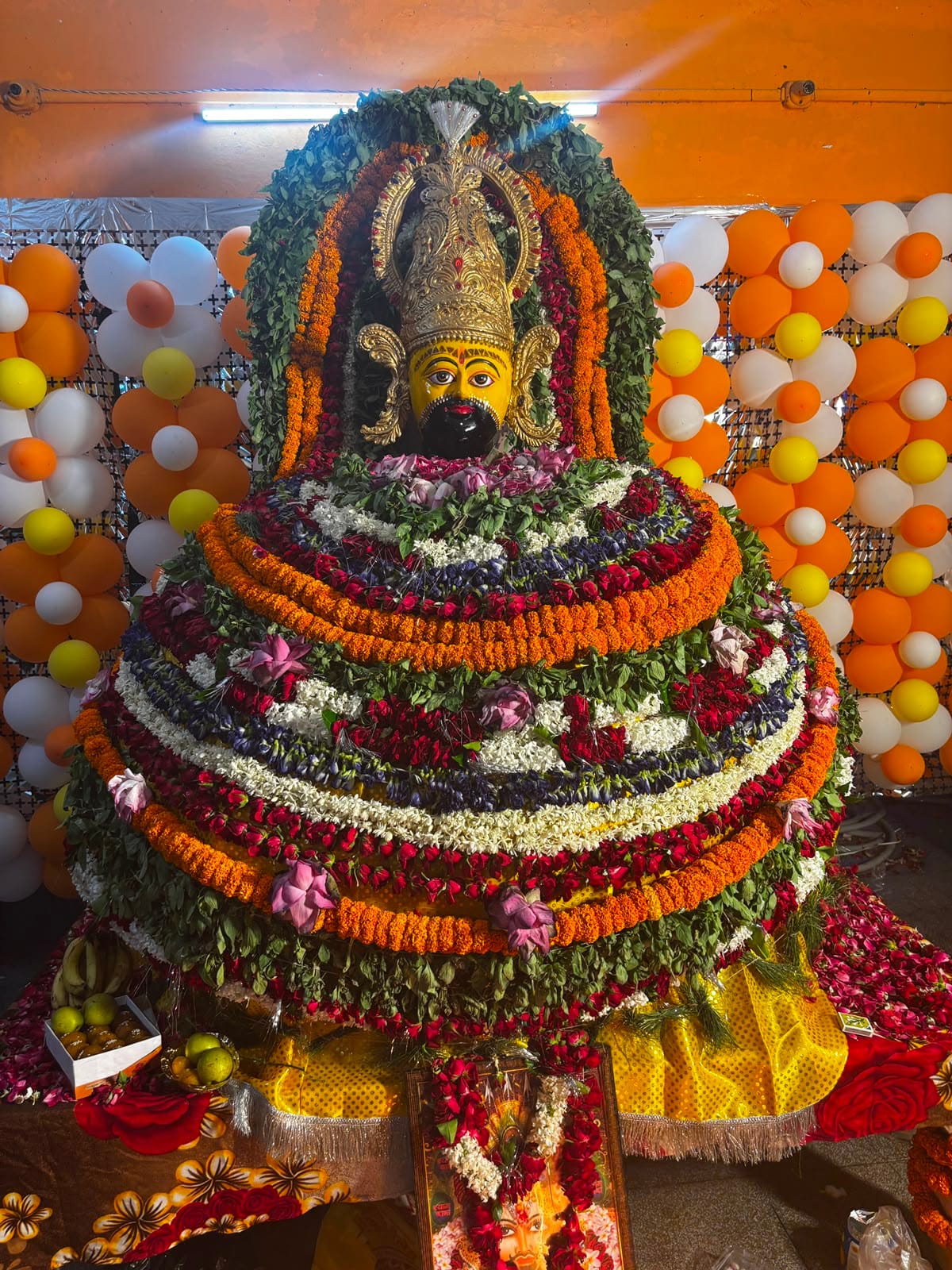 शाहगंज, देवशयनी एकादशी के अवसर पर नगर के चूड़ी मोहल्ला स्थित श्री राम जानकी मंदिर में बाबा श्या