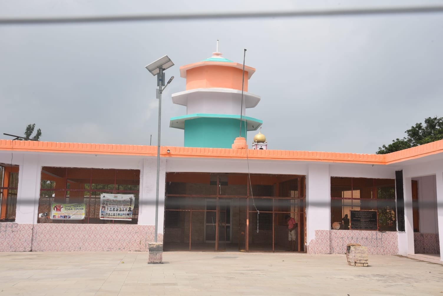 शुक तीर्थ में कारगिल शहीद स्मारक पर सैनिकों ने जनसहयोग से कराई रंगाई पुताई। संवाद