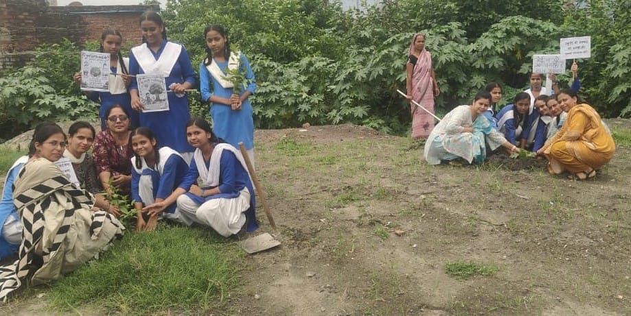 Took a pledge for environmental conservation by planting saplings.