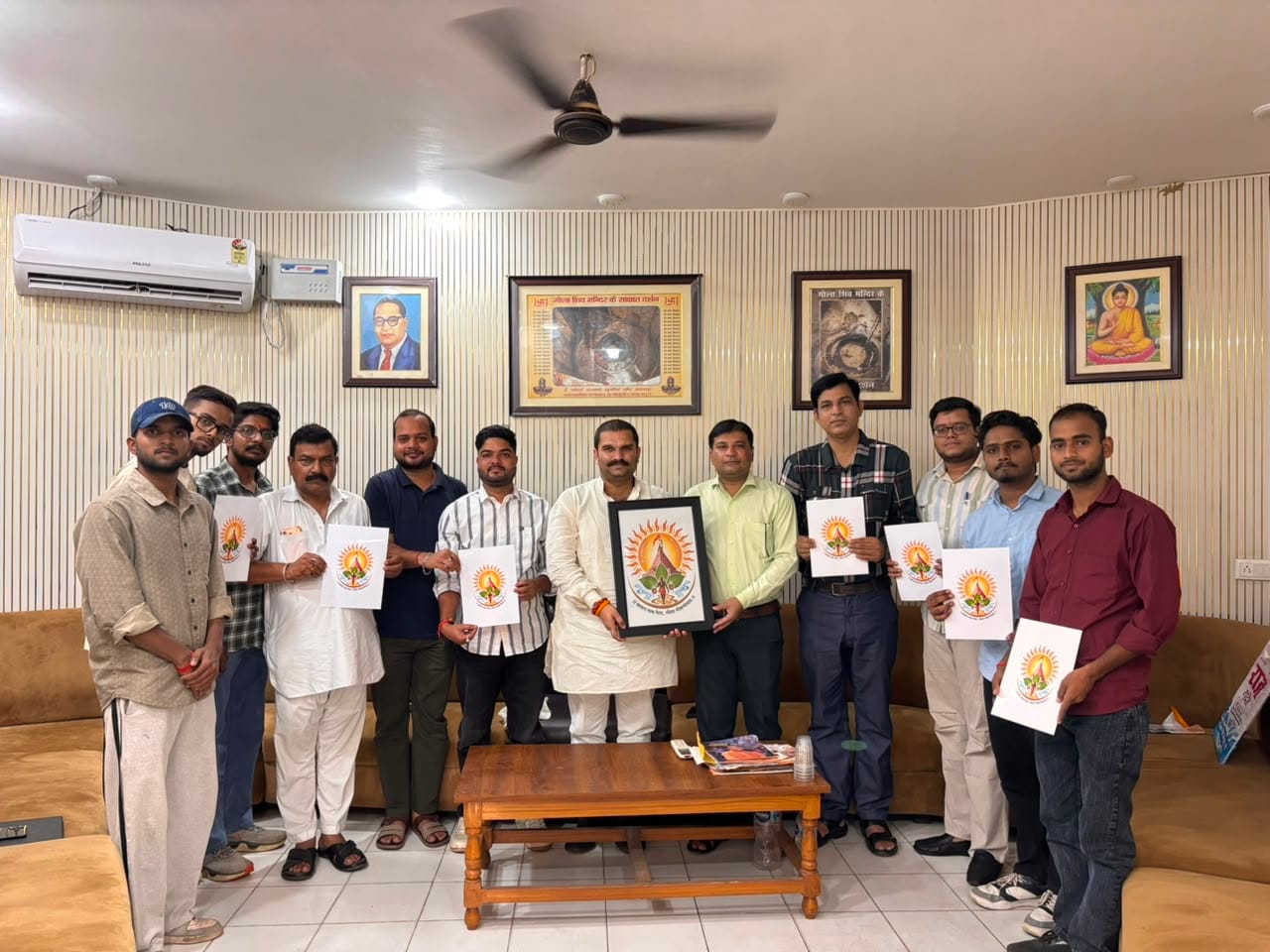 श्रावण मेले के लोगो का अनावरण करते विधायक। स्रोत: गोला टूरिज्म