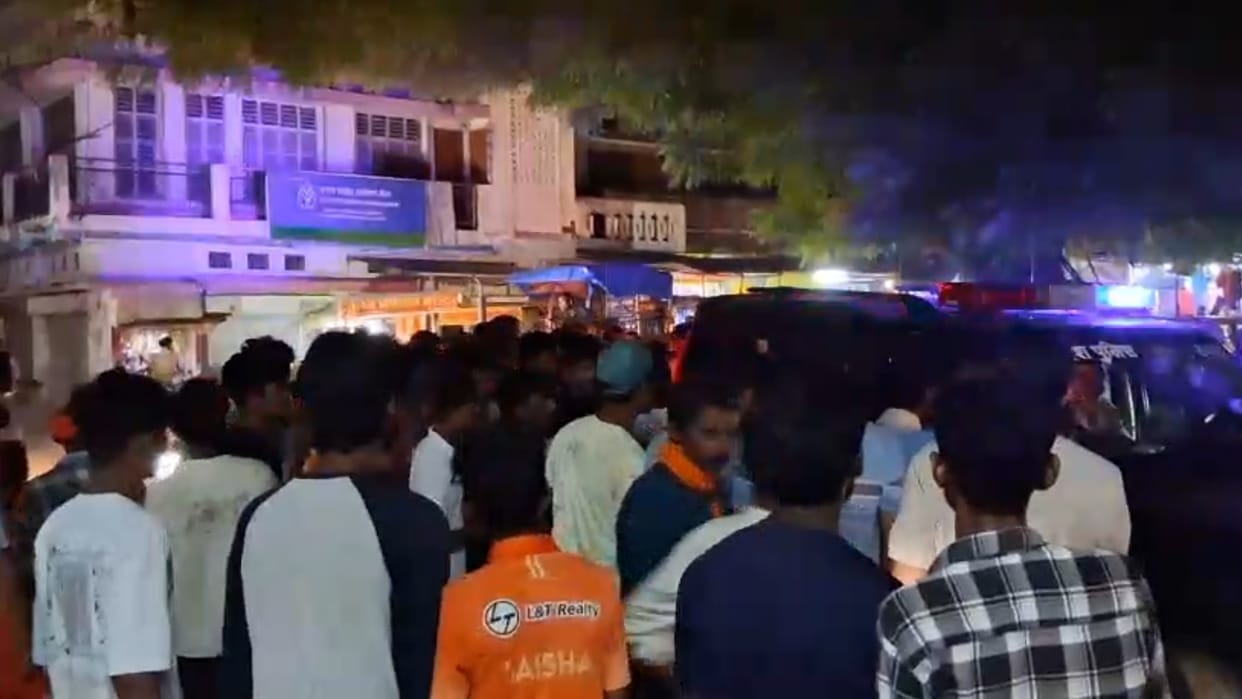 Villagers caught two kidnappers and rescued two children