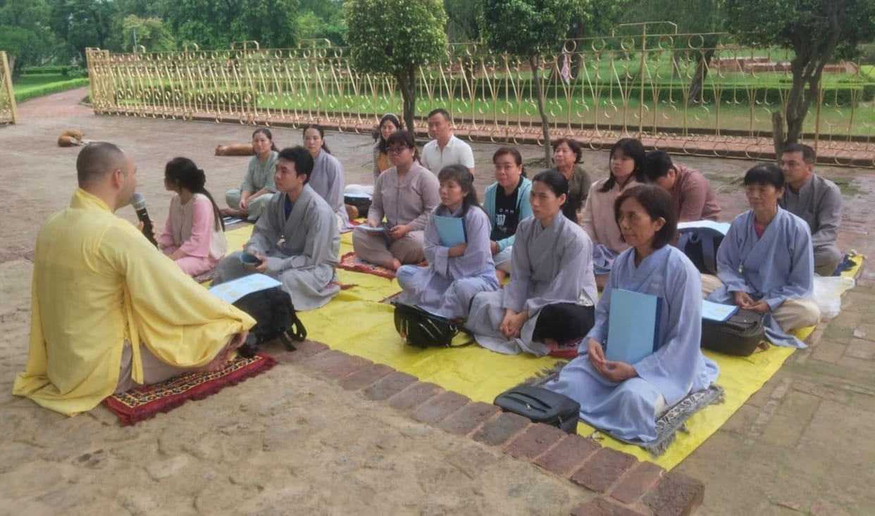 Followers from Vietnam performed flower worship.
