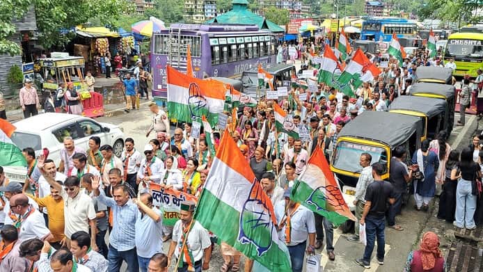 Protest rally held over the investigation into the paper leak case