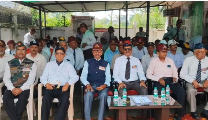 बड़सर में विजय कारगिल दिवस पर आयोजित कार्यक्रम में भाग लेते पूर्व सैनिक। स्रोत : जागरूक पाठक
