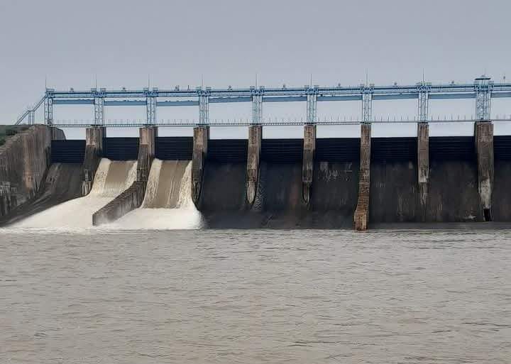 Dams begin to dry up due to the lack of rainfall; canals of the Chandraprabha system can operate for only eight more days.