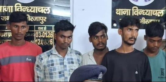Five arrested with 11 mobile phones; two minors among the accused.
