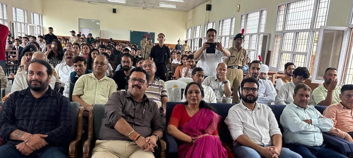 Stay away from drugs yourself and inspire others to do the same: DC