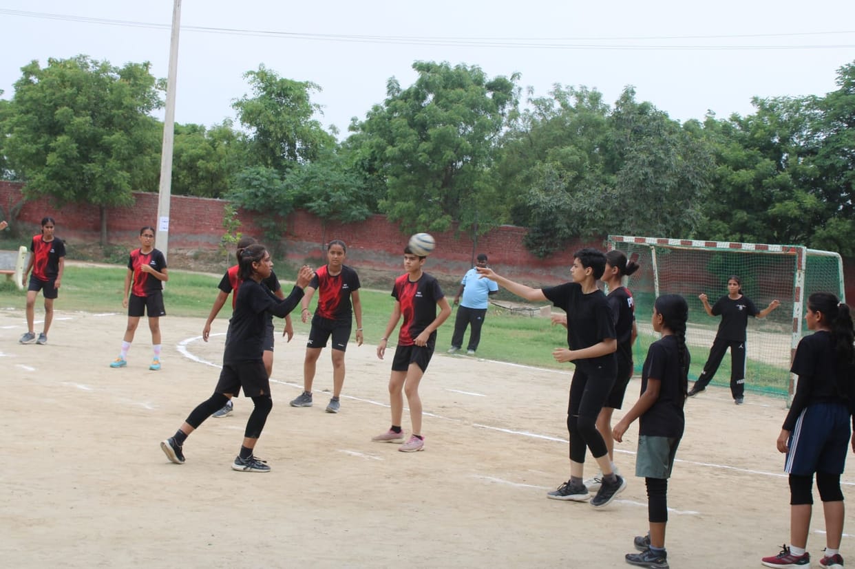 DAV Police Lines team won the gold medal in handball.