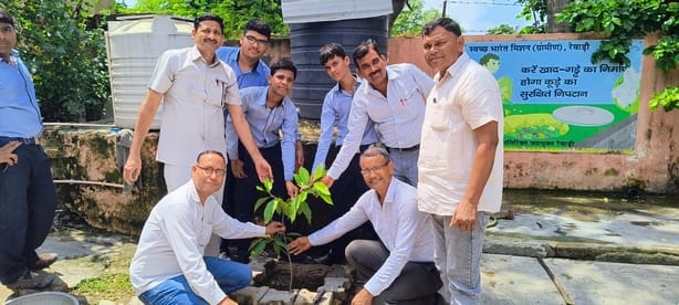 Students pledged to protect the environment by planting saplings.