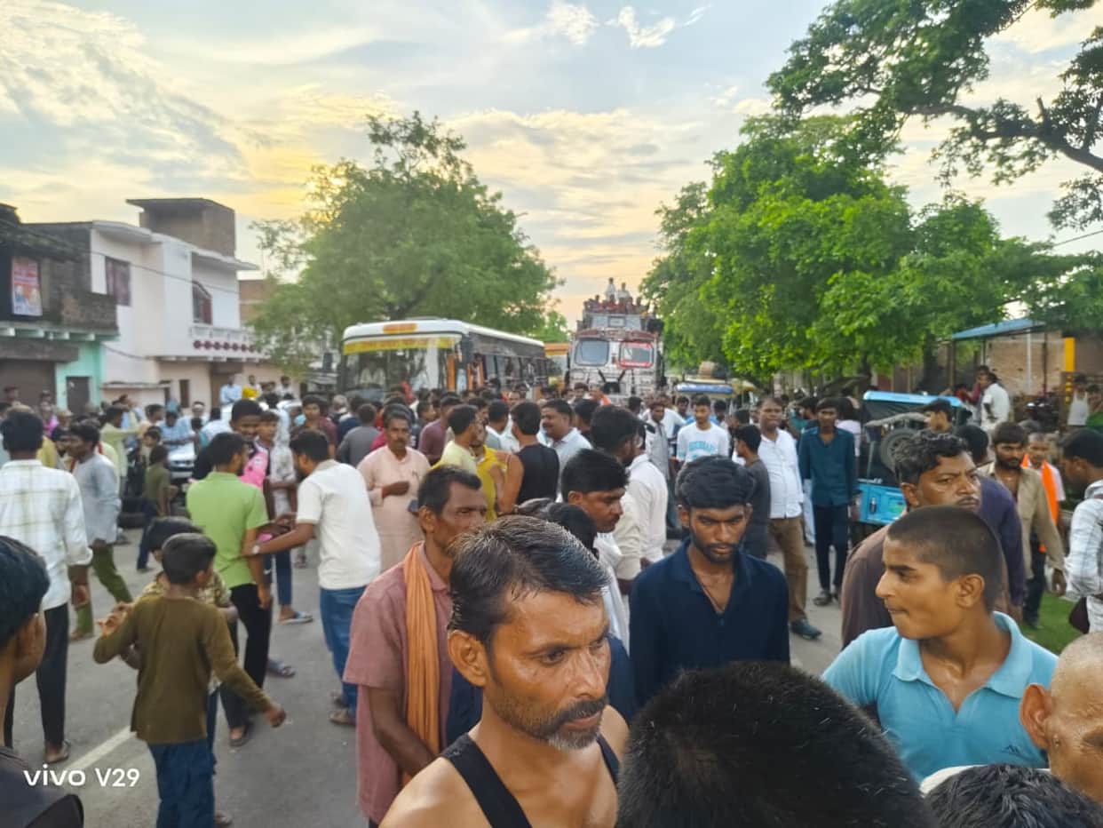 Power out for five days; distressed villagers block highway.