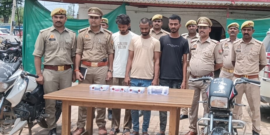 Three miscreants arrested in connection with robbery and snatching cases