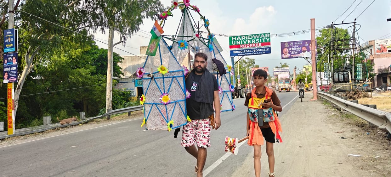 Ten-year-old Himanshu set out with his father, carrying the Kanwar.