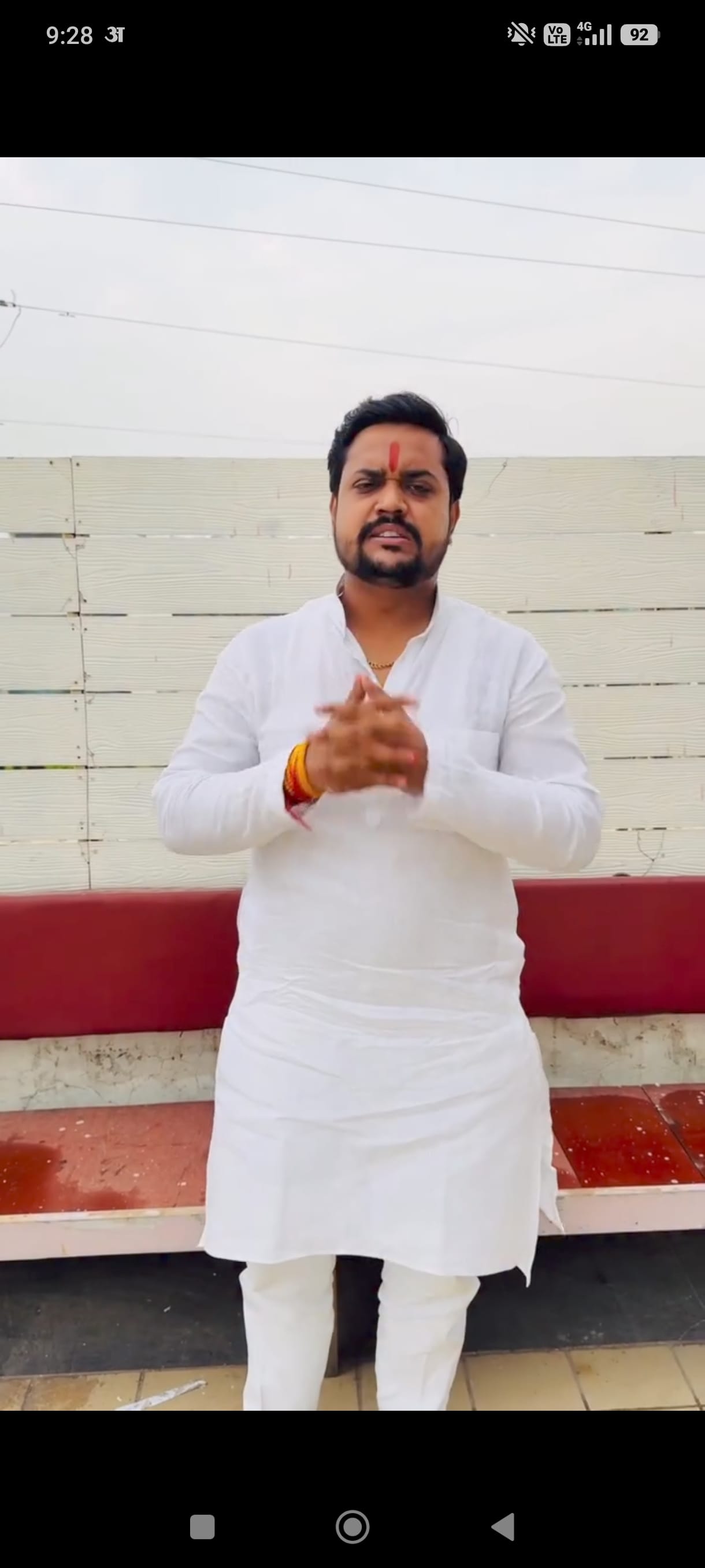 गाजियाबाद के रहने वाले सत्यम पंडित का वायरल वीडियो। स्रोत वीडियोग्रैब