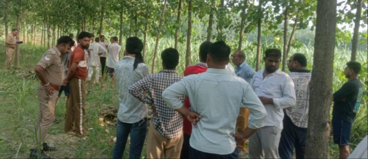 The body of a farmer who had gone to his fields was found in the forest of Hasanpur.