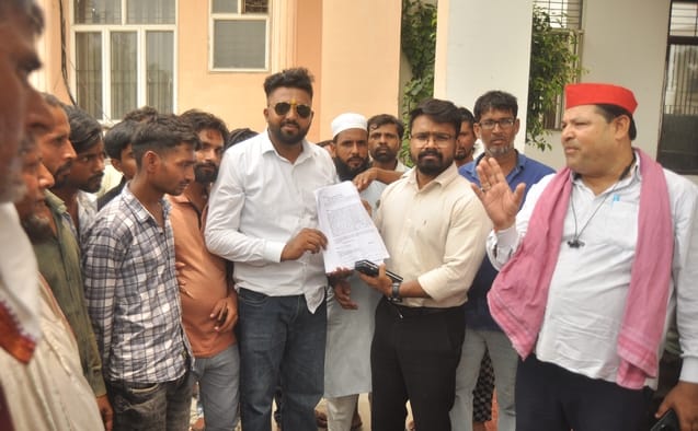 Auto-rickshaw drivers staged a protest at the Collectorate, demanding the construction of a stand.