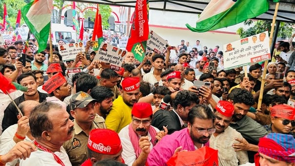 SP workers took out a 'Jan Aakrosh' foot march