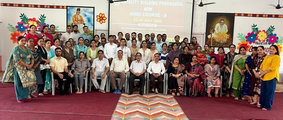 Discussion on new techniques of Hindi teaching